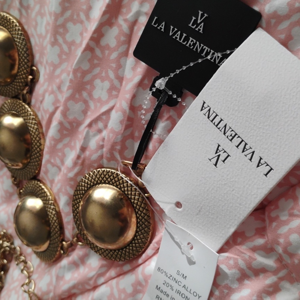 Valentina Gold Circle Necklace - Picture 4 of 4